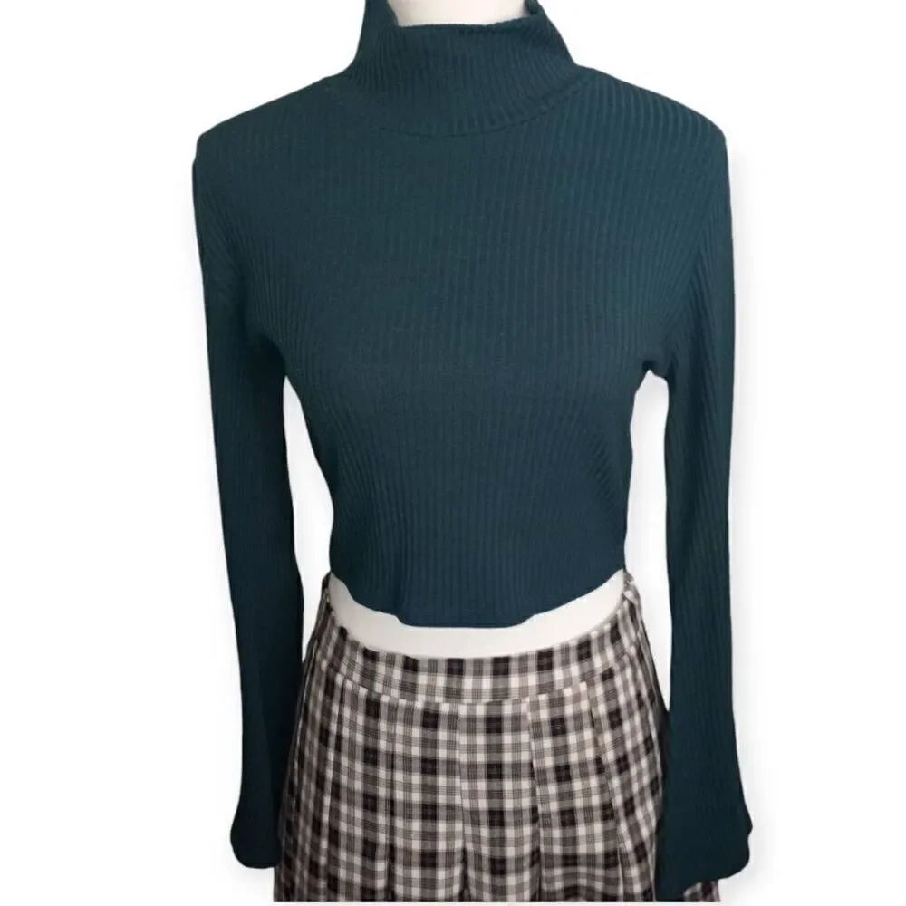 FOREVER 21 RIBBED GREEN CROP TURTLENECK TOP SZ.L EUC